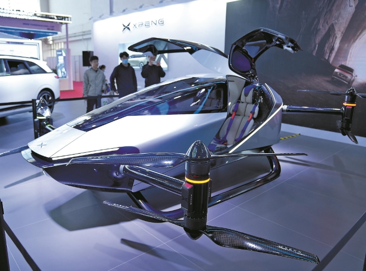 “会飞的电动汽车”链博会上吸引人气