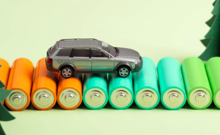 纯电动汽车减速，汽车巨头们要杀燃油车一个回马枪？