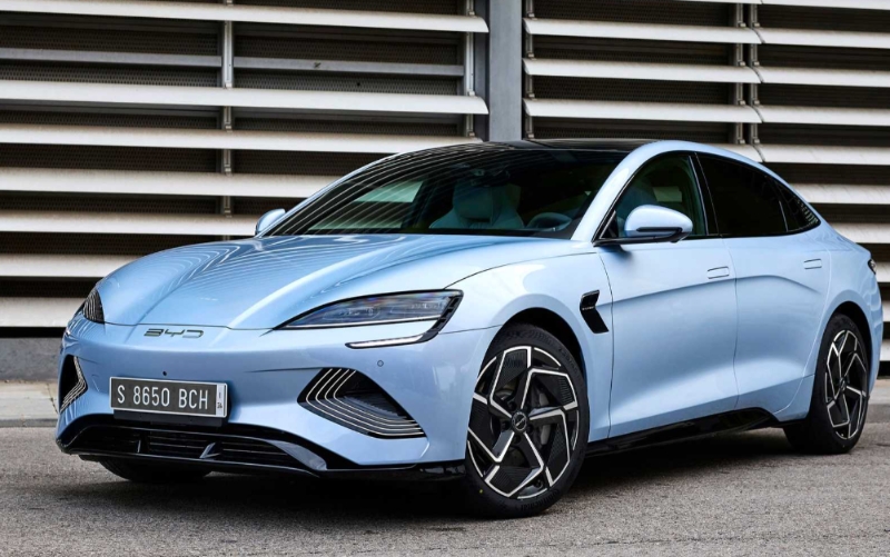 英国：比亚迪Seal能与特斯拉Model3匹敌吗？这篇完全充电的评论试图找出答案