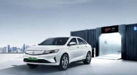 政策支持、车企加码新能源汽车“卷”出新高度