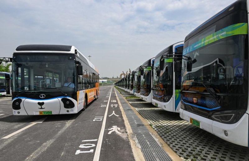 15个城市获批试点，公共领域车辆全面电动化提速为新能源汽车发展加力