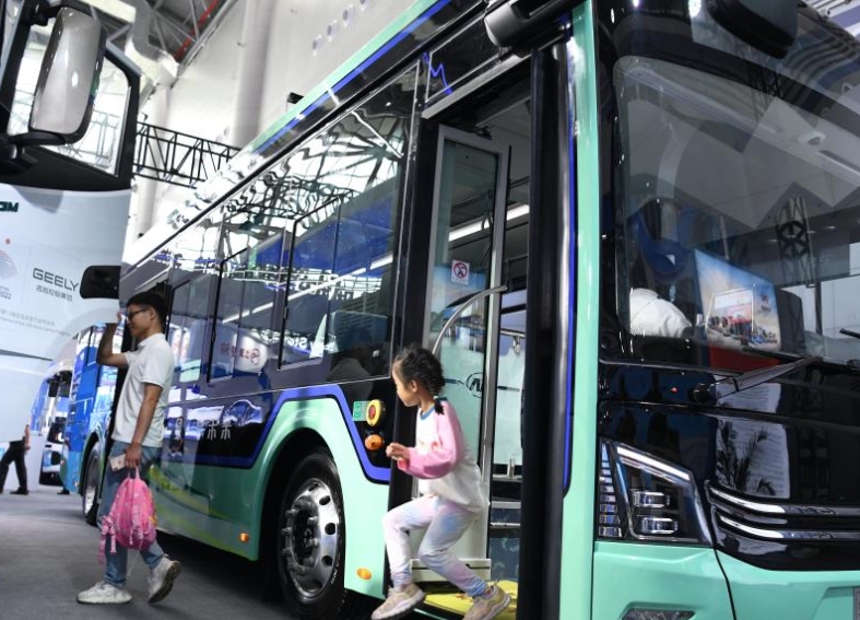 15个城市获批试点，公共领域车辆全面电动化提速为新能源汽车发展加力