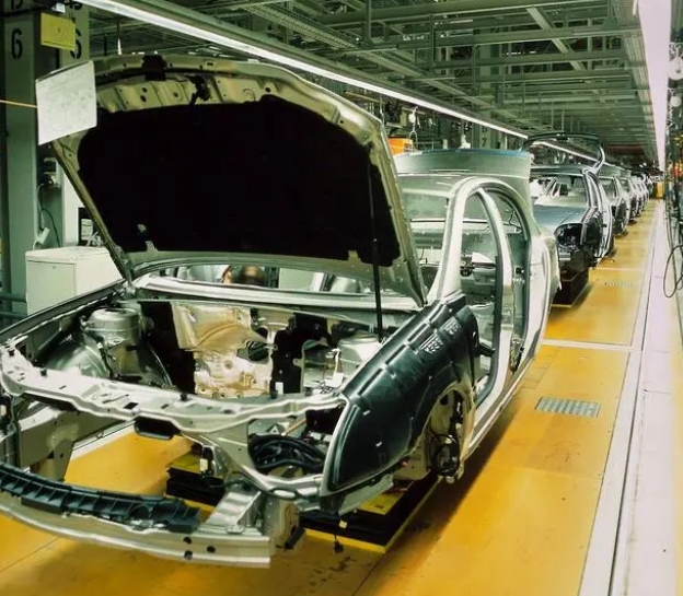 丰田是世界上最大的汽车制造商之一，最近宣布计划到2025年开始在美国生产电动汽车。