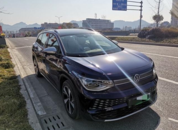 上汽大众纯电动汽车ID.6X2023款，外观简约，行驶有质感