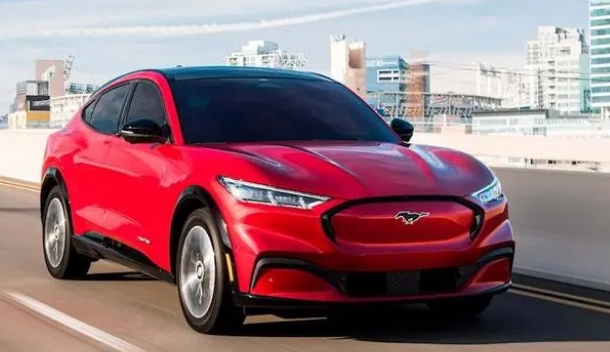 与电动汽车拥有量相关的汽车维修满意度较低