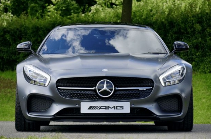 奔驰计划投入数十亿美元改造全球工厂,加速电动化转型