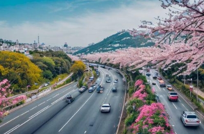 电动汽车充电时间长，续航不够怎么破？