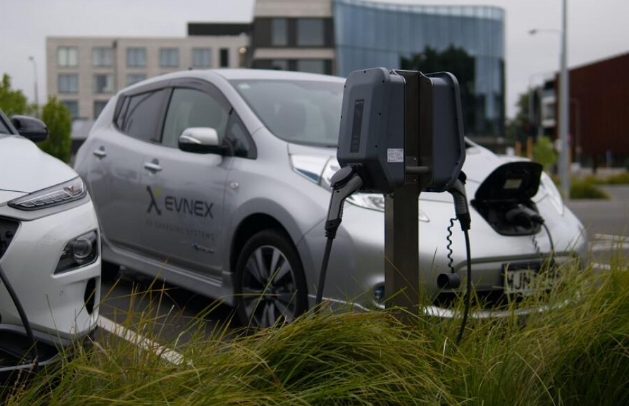 尽管特斯拉很成功，但美国电动汽车发展仍面临诸多障碍