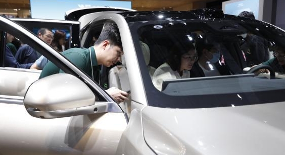 上海车展：国产新能源汽车闪耀细分领域，各有绝活