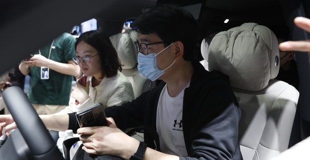 上海车展：国产新能源汽车闪耀细分领域，各有绝活