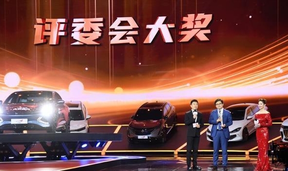 多项颠覆性创新加持，比亚迪海豹获央视中国汽车风云盛典最高奖