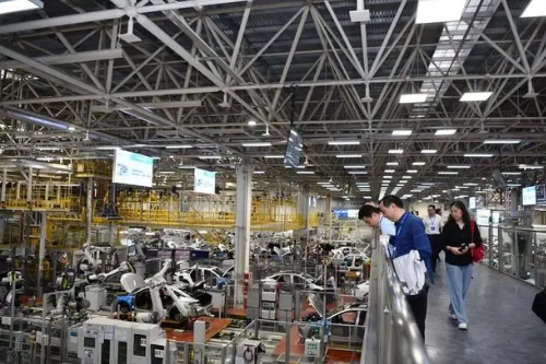 自主创新“质变”造就新能源汽车排头兵