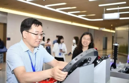 自主创新“质变”造就新能源汽车排头兵