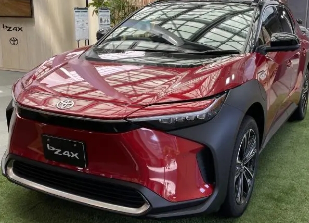 丰田高管：电动汽车技术还不成熟，混合动力才是目前更实用的方案