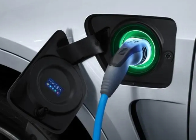 在山西，电动汽车车主不用办理许可证就可以在自有车位安装充电桩