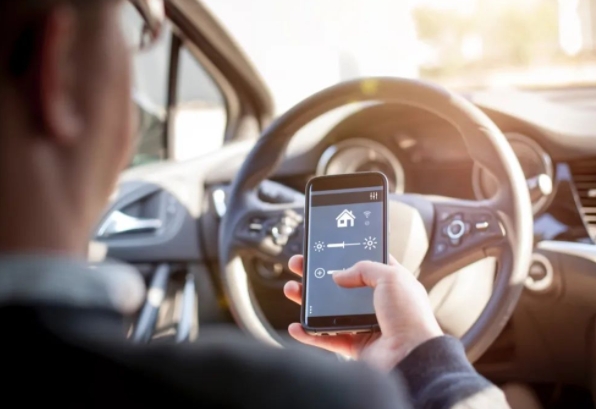 决胜智能电动汽车下半场，手机生态是关键