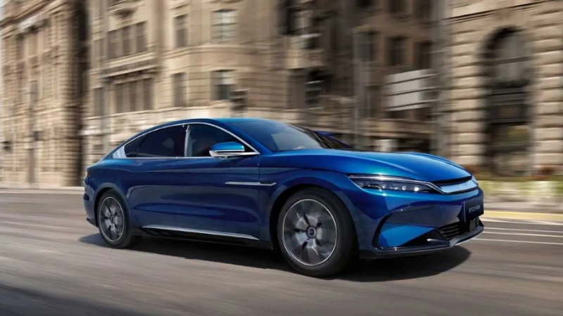 2022年,比亚迪售出的插电式汽车数量最多,但特斯拉在纯电动汽车领域排名第一。