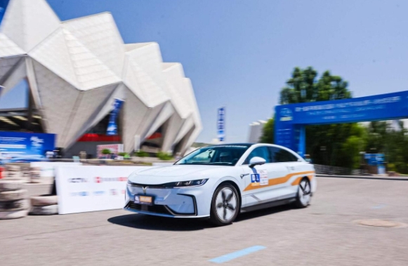 环青海湖电动汽车挑战赛落幕东风旗下岚图追光成大赢家