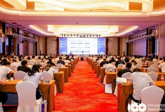 中国电动汽车百人会隆中论坛共商“车能路云”融合发展新举措