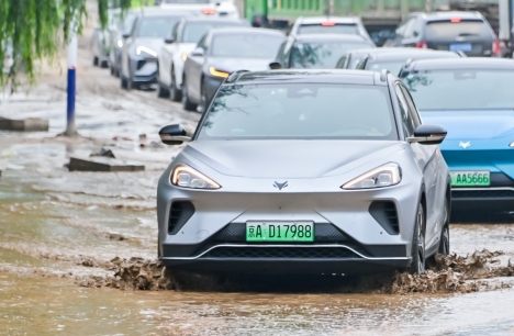 暴雨灾害面前，新能源汽车经得起考验吗