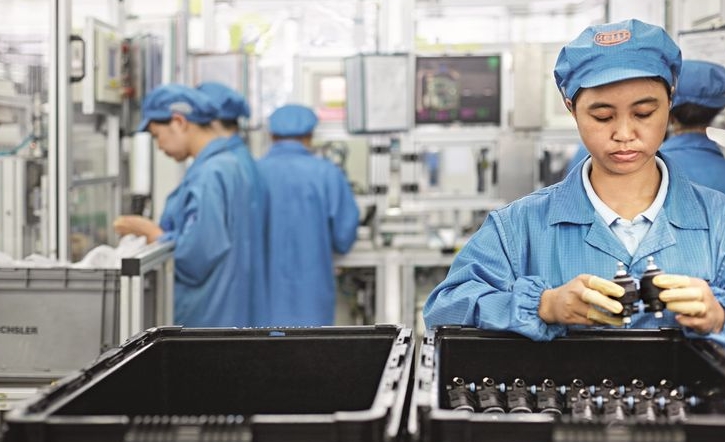 定制化升级智能电动汽车“卷”向车灯