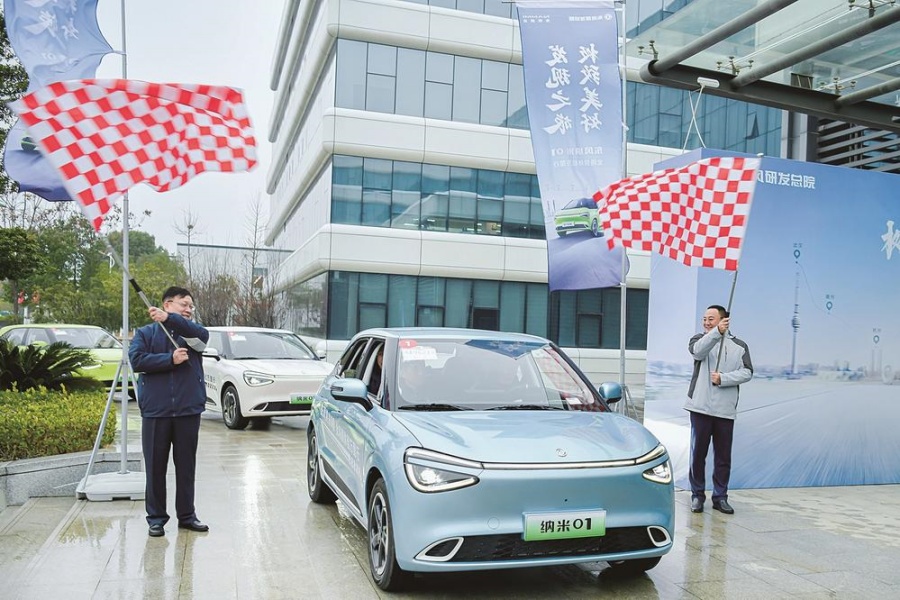 东风纳米01全场景体验万里行发车