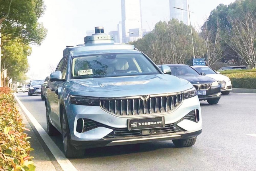 东风无人驾驶出租车驶入苏州