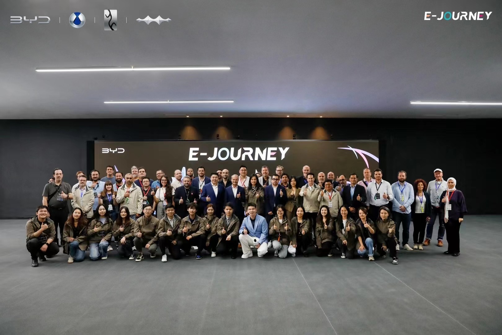 全球十五国主流媒体齐聚比亚迪 体验前沿技术与美学