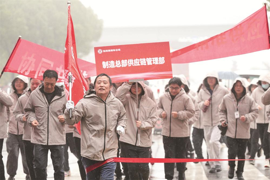 迎着风雨去战斗