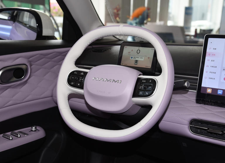 新能源“小车”东风纳米01走红，一个月卖出10016台，配无边框门，续航430km