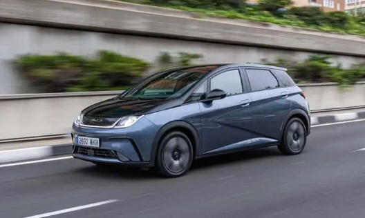 新比亚迪海豚2024年及其奇怪的细节:高达347英里的Wltp?