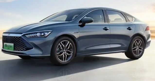 新能源车“血战”10万元级：比亚迪降价2万，五菱、长安、哪吒跟进