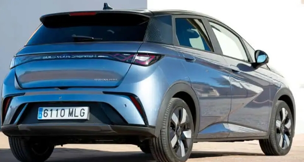 新比亚迪海豚2024年及其奇怪的细节:高达347英里的Wltp?