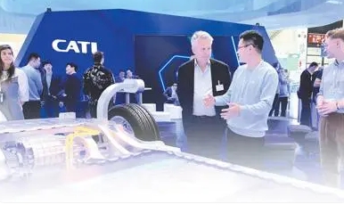 原题：产销量连续九年位居全球第一——中国新能源汽车在海外市场受欢迎