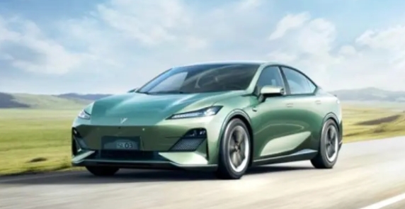 在新能源赛道上汽车行业新势力搅起