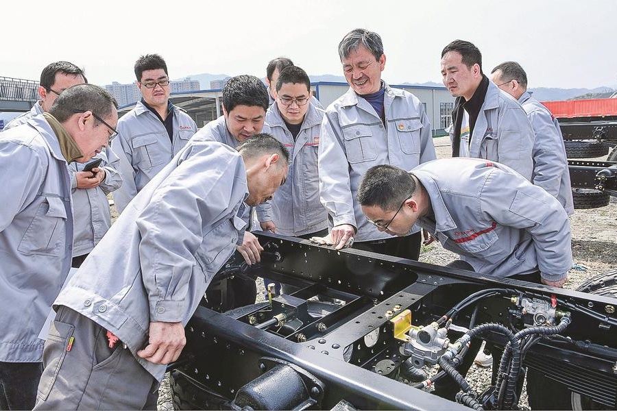 东风华神举行内部试乘试驾品鉴活动