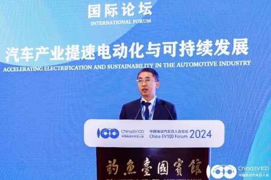 华为侯金龙：加速以超快充为主的充电基础设施建设促进电动汽车消费与普及