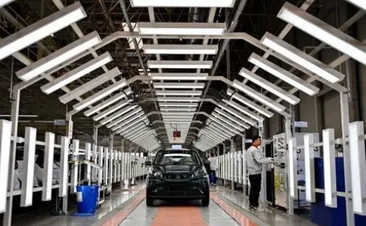 欧美电动化“踩刹车”，中国车企被忽悠了？