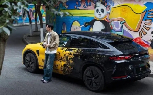 新能源开始换挡提速，智能化都已经普及了，你还会买燃油车吗