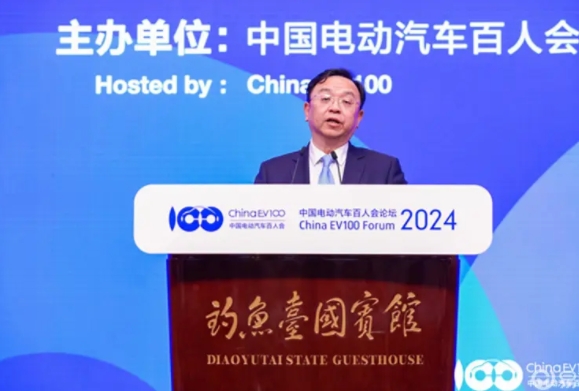 中国新能源汽车市场蓬勃发展，智能化引领行业未来