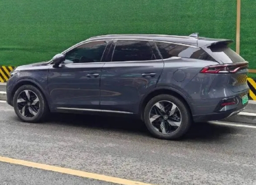 新能源开始换挡提速，智能化都已经普及了，你还会买燃油车吗