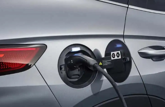 新款插电式混合动力SUV抵达欧洲：比亚迪SealUDM-i