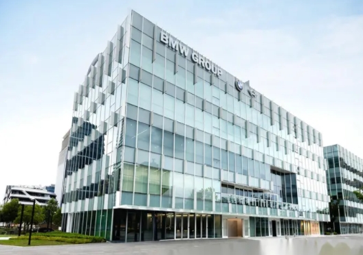 BMW新世代X概念车首秀，想要跻身主流新能源，很长路要走