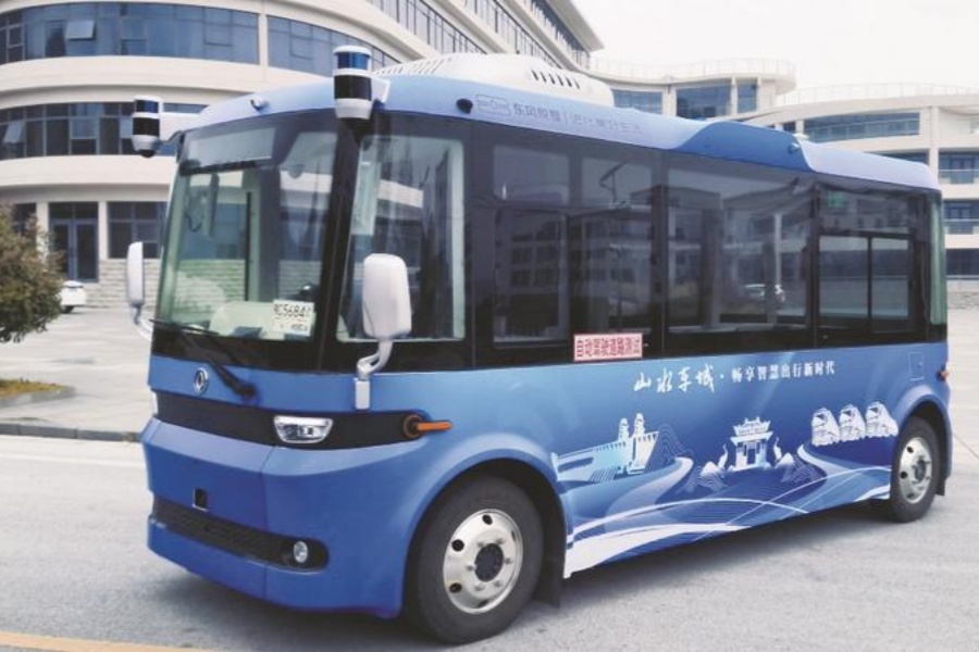东风无人驾驶公交车在十堰实现常态化运营