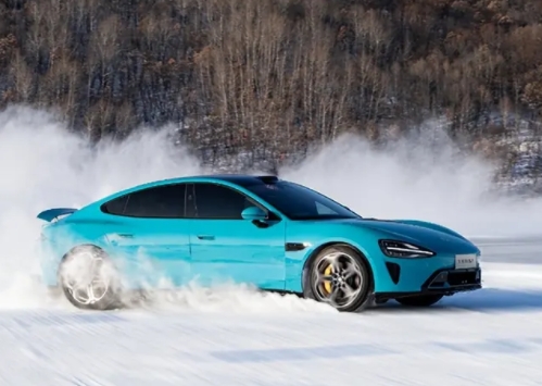 当苹果放弃，奔驰推迟电动化，小米的春天要来了吗？