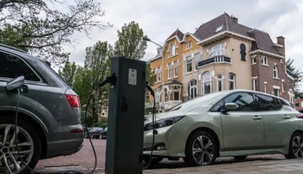 新能源价格战，将燃油车企逼到角落