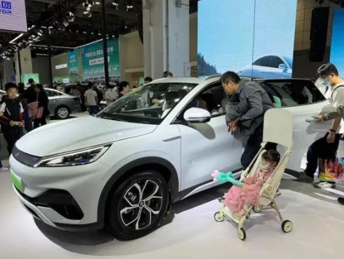 配置高还省钱，新能源汽车成消费者首选