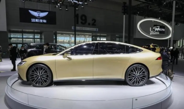 又一纯电动诞生了，定位旗舰D级车，最高1020km续航，舒适度一流