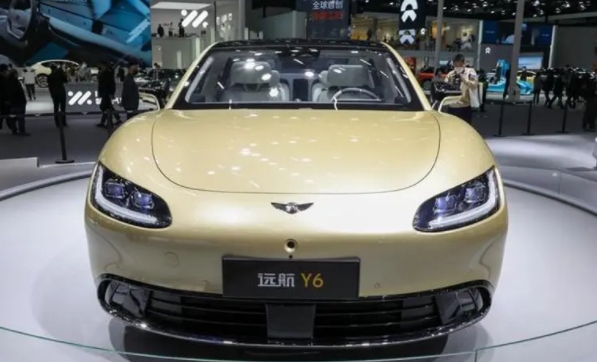 又一纯电动诞生了，定位旗舰D级车，最高1020km续航，舒适度一流