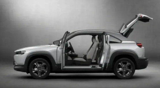 北京车展发新车，马自达借力长安转型电动化，能行？